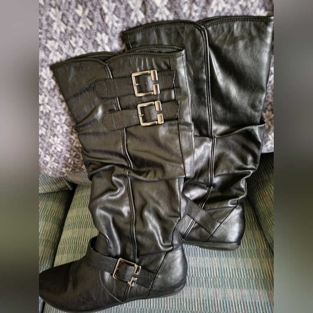 Decree Boots - Picture 3 of 9
